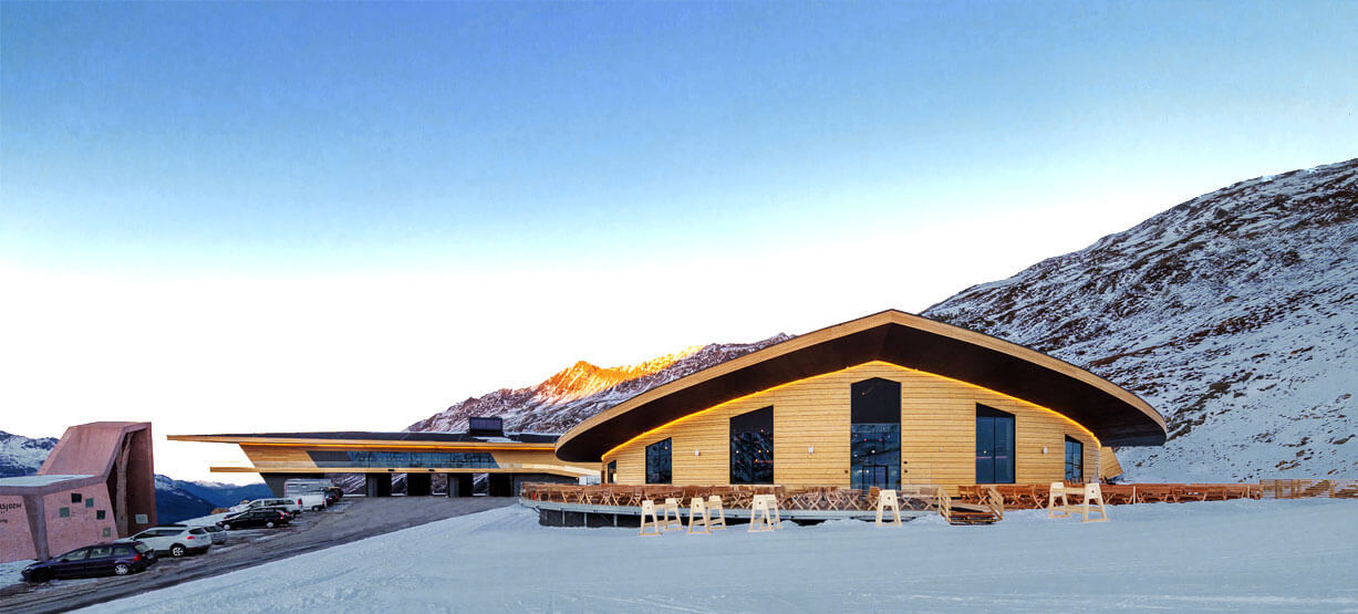 In 2015/16 here in Hochgurgl the new Ötztaler Prestige Project, Top Mountain Crosspoint, is being created, a modern, multifunctional building in an area of 6,060m².