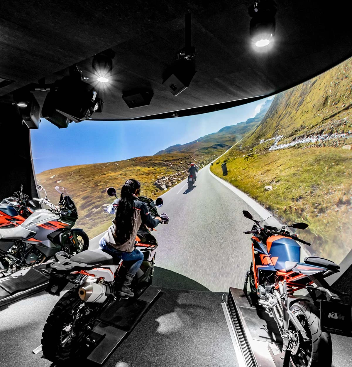 4D Kino TOP Mountain Motorcycle Museum True highlight for EVERYONE: Motor Experience
